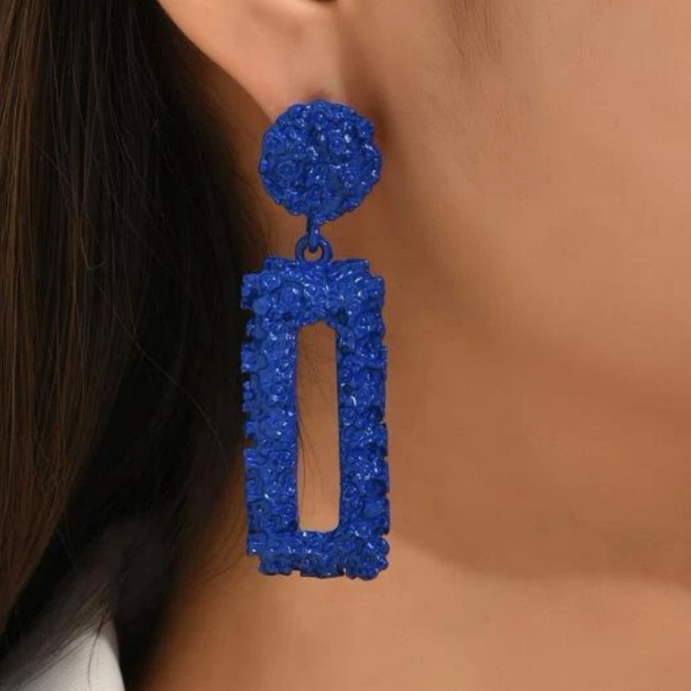 Stylish dressy blue earrings!